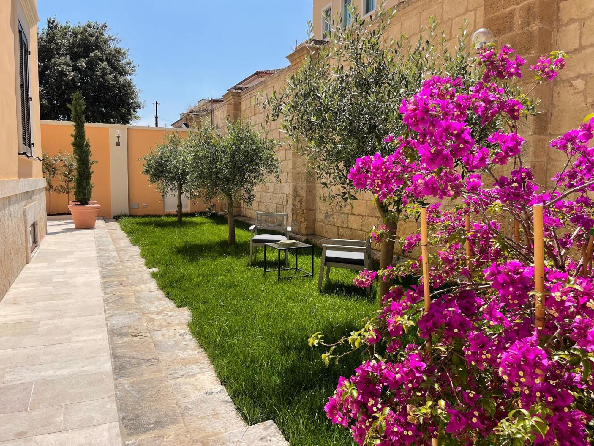 Palazzo Pitagora Hotel Таранто Екстериор снимка