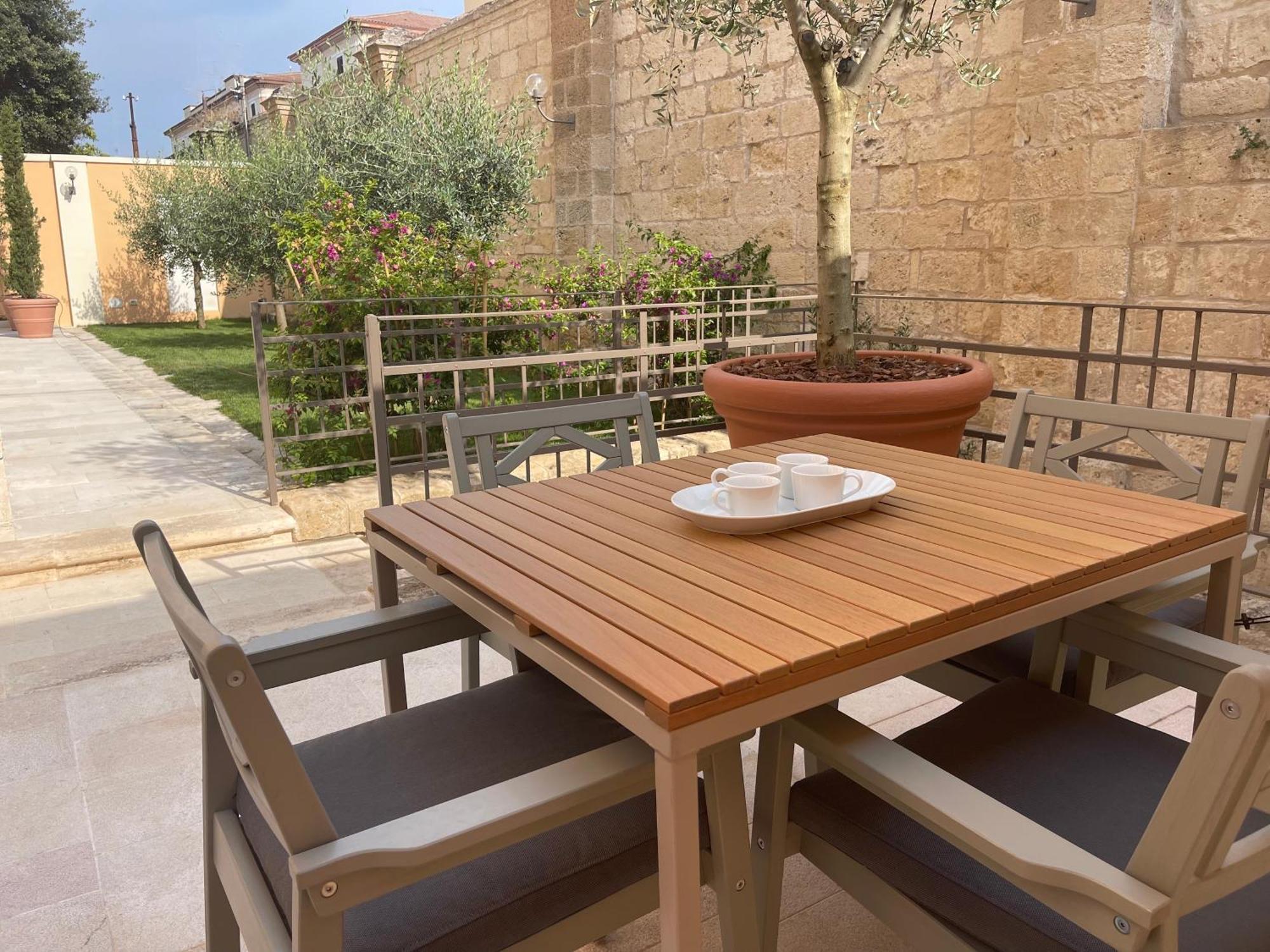 Palazzo Pitagora Hotel Таранто Екстериор снимка