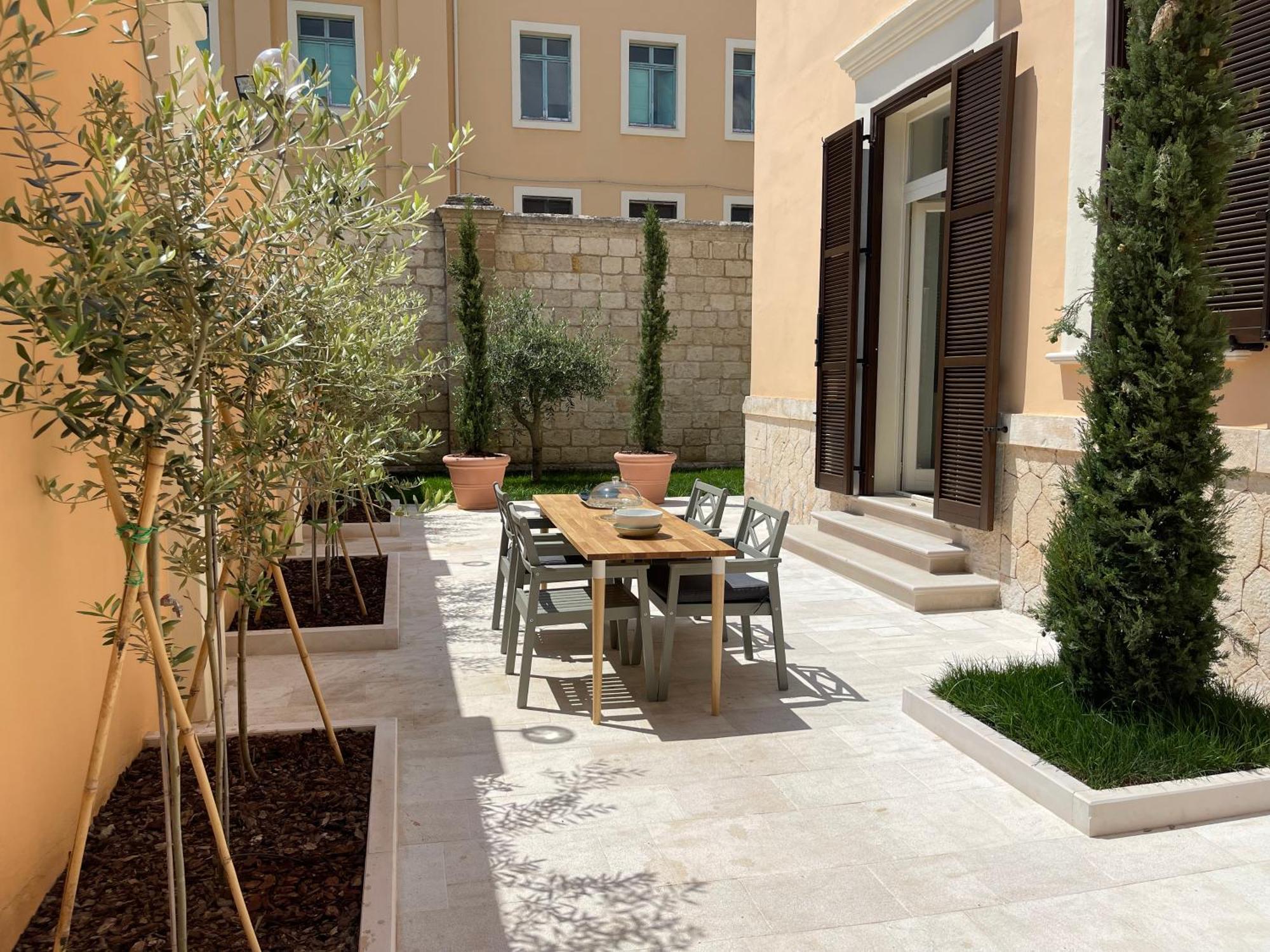 Palazzo Pitagora Hotel Таранто Екстериор снимка